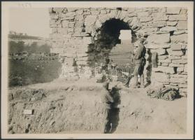 1917 Világháborús katonai megfigyelőállás a görög Skala várromban / Beobachtungsposten in der Ruine, Skala, Foto 13×18 cm