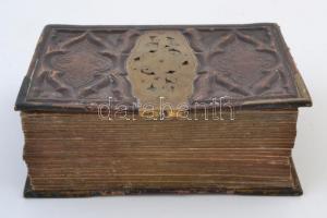 cca 1860 Nemesi és főúri családok fényképeit (36 db) tartalmazó fotóalbum különböző európai műtermek...