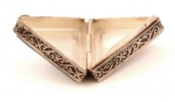 Ezüst (Ag.) gyógyszeres dobozka, malachit és lápisz lazulit berakással, jelzett, 4×4 cm, bruttó:33,3...