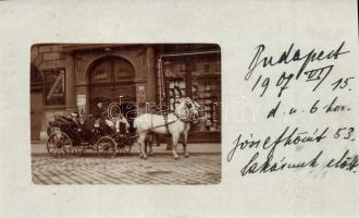 1907 Budapest VIII. József körút 53. lovaskocsi, vászon és szövetáru üzlet, photo