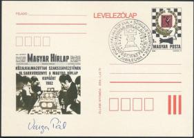 1982 A Magyar Hírlap kupa alkalmából kiadott díjjegyes sakk levelezőlap tervezőjének aláírása, alkalmi bélyegzéssel