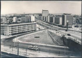 cca 1970 VIetnam Phenjan 10 db sajtófotó / VIetnam 10 town-view press photos 19x13 cm