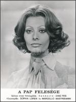 cca 1970 Sophia Loren, A pap felesége c. film filmfotója 24x16 cm