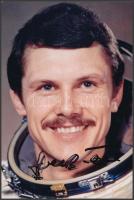 Farkas Bertalan magyar űrhajós aláírt fotója 15x10 cm