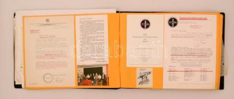 Bánsági András (1934-1993) grafikus művész grafikai hagyatéka. Igényesen összeállított album a művés...