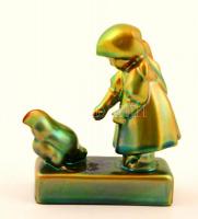 Zsolnay tyúkot etető kislány, jelzett, hibátlan,  eozin mázas, m:10 cm, h:10 cm