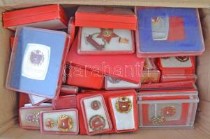 ~1970-1980. Nagy doboznyi "Kiváló Dolgozó" és "Szocialista Brigád" saját tokjukban T:vegyes