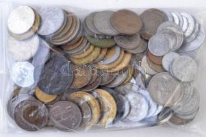 Vegyes külföldi fémpénz tétel 498g-os súlyban, közte Csehszlovákia, Jugoszlávia, Mexikó T:vegyes