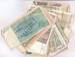 30db-os vegyes külföldi bankjegy tétel, közte Egyiptom, Jugoszlávia, Szlovénia T:III,III-
30pcs of ...