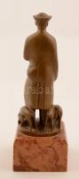Olcsai Kiss Zoltán (1895-1981): Juhász. Bronz, jelzett, márvány talapzaton, m:17 cm
