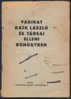 1949 Vádirat Rajk László és társai elleni bűnügyben. Budapest, é.n., Miniszterelnökség Sajtóosztálya, 24p. Kiadói tűzött papírkötésben, kissé viseltes állapotban, szakadt, firkált borítóval, foltos lapokkal.