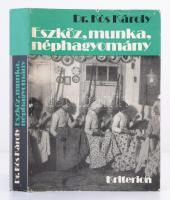 Dr. Kós Károly: Eszköz, munka, néphagyomány. Bukarest, 1980, Kriterion. Kiadói egészvászon, kiadói papír védőborítóban, számos illusztrációval. Jó állapotban.