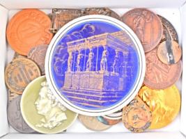 30db-os vegyes magyar és külföldi emlékérem tétel, közte Lapis András (1942-) 1988. "MÉE - Kisk...