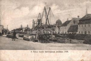 1908 Győr, Rábca meder betöltésének emlékére, kotróhajó, zsinagógával a háttérben. Salcer fényképész kiadása (fa)