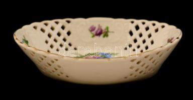Herendi virágmintás porcelán áttört tálka, kézzel festett, kisebb kopás nyomokkal az aranyozott szél...