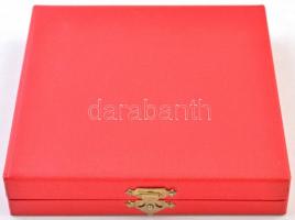 1979. "Pajzs 1979" festett fegyverbaráti Br plakett dísztokban (87mm) T:1