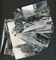 cca 1975 Budapest, Felszabadulás téri építkezés, 33 db vintage fotó, 9x13 cm és 9x14 cm