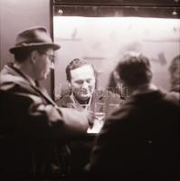 cca 1960-1980 Budapest, 33 db szabadon felhasználható budapesti városkép, életkép, épületfotó negatí...