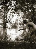 cca 1987 Akt felvételek negatívja különféle helyszíneken, 13 db vintage negatív, 6x6 cm