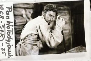 ,,Kis Herceg" című film egyes jeleneteit és színészeit ábrázoló negatívok és nézőképek, ezekről készítették a mozikban kiállított, új filmeket reklámozó fényképeket, 14 db felvétel, 6x9 cm és 4x7 cm