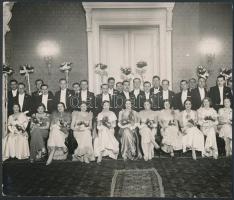 cca 1920-1940 Bálozók és elsőáldozók, 2 db csoportkép, hátuljukon pecséttel jelzettek, 17,5×23 cm