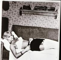 ,,Kétszemélyes ketrec" című film egyes jeleneteit és színészeit ábrázoló negatívok, ezekről kés...