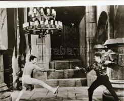 ,,Verseny a javából" című film egyes jeleneteit és színészeit ábrázoló negatívok, ezekről készí...