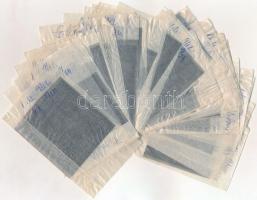 ,,Rita a vadnyugat réme" című film egyes jeleneteit és színészeit ábrázoló negatívok, ezekről k...