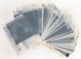 ,,Két pont között" című magyar film egyes jeleneteit és színészeit ábrázoló negatívok, ezekről ...