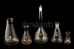 Laboratóriumi üvegek (7db), jelzett (Turdaterm) és fém kanál ( 2db), m:8-30 cm