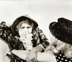 ,,Esküvő istenigazából" című film egyes jeleneteit és színészeit ábrázoló negatívok, ezekről ké...