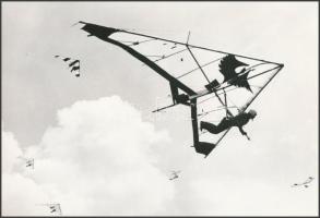 1980 Eger, Nemzetközi sárkányrepülő verseny, vintage fotó, 16x23 cm