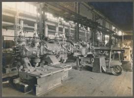 cca 1920 Budapest, Röck István Gépgyára, 5 db vintage fotó, kettő hideg pecséttel jelzett, 12x16 cm