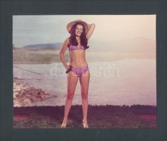 1972 Egy lap a manöken nyilvántartásból, Lilla Budapestről, adatlap a kép hátoldalán, 16x20 cm, karton 20x23,5 cm