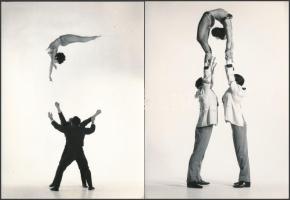 cca 1968 Két pasi, egy nő, akrobatikus mutatványok, 2 db vintage fotó, 18x13 cm