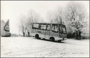 1980 Székesfehérvár, az Ikarusban gyártott 23 ülőhelyes MIDI autóbusz, vintage fotó, 15x23 cm