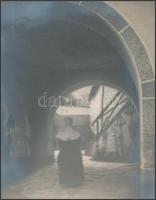 cca 1920 Spitzer László: Apácazárda, jelzés nélküli vintage fotóművészeti alkotás a szerző hagyatékából, 20x16 cm