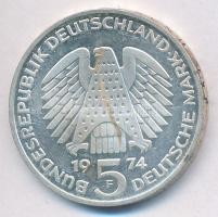 NSZK 1974F 5M Ag "25 éves az Alkotmány" T:2 kis patina, fo.
FRG 1974F 5 Mark Ag "25t...