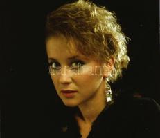 cca 1985 Eszenyi Enikő színésznőről készült 4 db szabadon felhasználható, műtermi portré negatív, 6x...