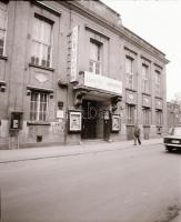 1982 Budapest, ÓBUDA mozi kívül-belül, 7 db szabadon felhasználható negatív, 6x7 cm