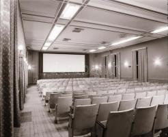 1982 Budapest, ÓBUDA mozi kívül-belül, 7 db szabadon felhasználható negatív, 6x7 cm