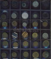 38klf főleg külföldi zseton T:2,3