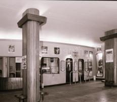 1973 Budapest, DUNA mozi kívül-belül, 6 db szabadon felhasználható negatív, 6x7 cm