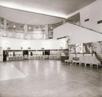 1982 Budapest, CORVIN mozi kívül-belül, 8 db szabadon felhasználható negatív, 6x6 cm