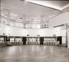 1982 Budapest, CORVIN mozi kívül-belül, 8 db szabadon felhasználható negatív, 6x6 cm