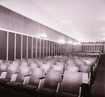 1982 Budapest, BÁNYÁSZ mozi kívül-belül, 7 db szabadon felhasználható negatív, 6x6 cm