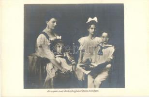 Herzogin von Hohenberg mit ihren Kindern / Sophie, Duchess of Hohenberg with her children