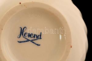 Herendi virágmintás bonbonier, kézzel festett, jelzett (tanuló), kis kopásnyomokkal, d: 7 cm