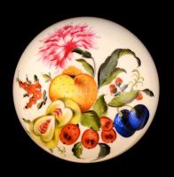 Herendi virág- és gyümölcsmintás nagy bonbonier, kézzel festett, jelzett, kopásnyomokkal, d: 11,5 cm