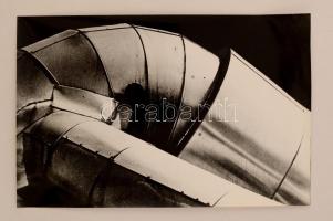 cca 1968 Gigantikus csövek, jelzés nélküli vintage fotóművészeti alkotás Kalocsai Rudolf hagyatékából, 25,5x39,5 cm